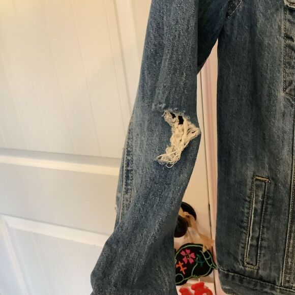Forever 21 Distressed Jean Jacket 🪆 - Picture 3 of 4